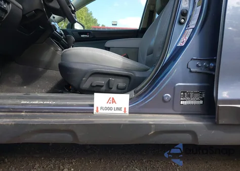 2018 Subaru Outback 3.6R Limited из США, поврежденный, VIN 4S4BSEKC3J3228903